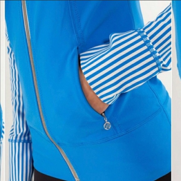 Perfect used condition lulu jacket - Picture 2 of 4